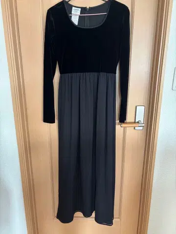 Laura Ashley 블랙 파티 드레스