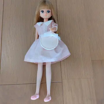 중고품 리카짱 인형 본체 + 의류 2벌