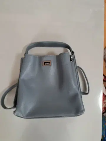 라이트 그레이 숄더백 합성 피혁