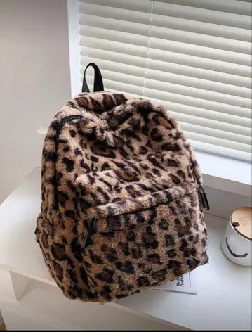 레오파드 무늬 플러프 백팩