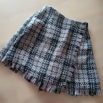 체크 무늬 프린지 미니 스커트