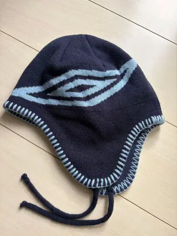 [ 미사용 새상품 ] UMBRO 니트 모자 귀도리 포함