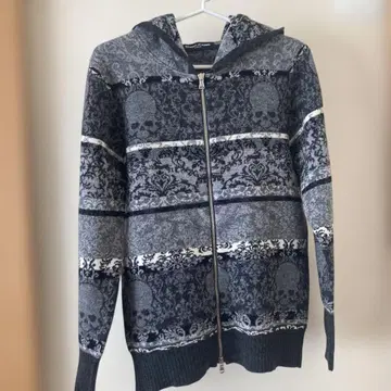 스컬 무늬 풀 지퍼 니트 후드티