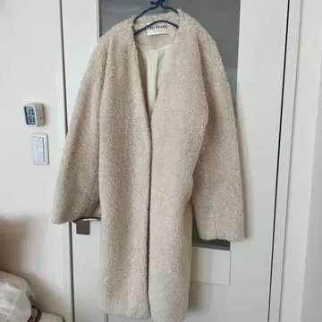 Ray BEAMS 베이지 보아 코트