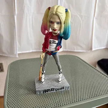 할리 퀸 피규어