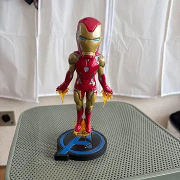 아이언맨 피규어 비행 포즈