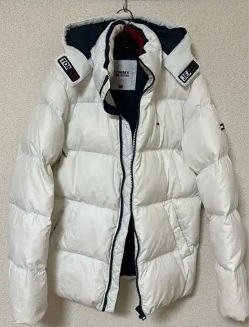 TOMMY JEANS 후드 부착 다운 자켓 화이트