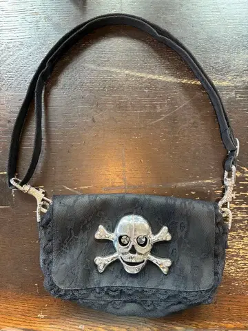 G.L.P 스컬 장식의 블랙 숄더백 고스로리