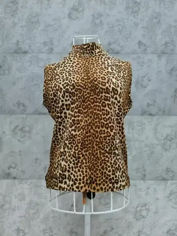 이타리야 상의 하이넥 레오파드 슬리브리스