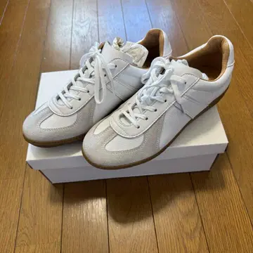 새상품 GERMAN TRAINER 화이트 스니커즈