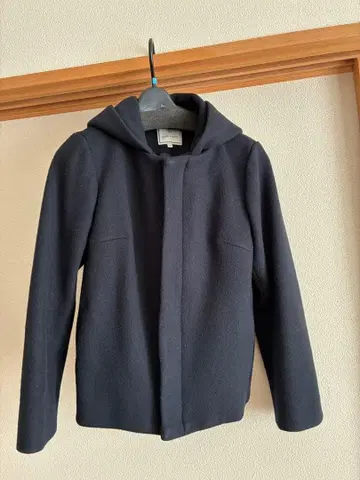 로페피크닉 네이비 후드 부착 숏코트