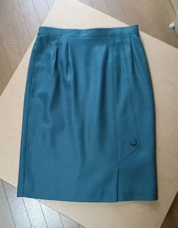 다크 그린 스커트 무릎 기장 15호 모 100