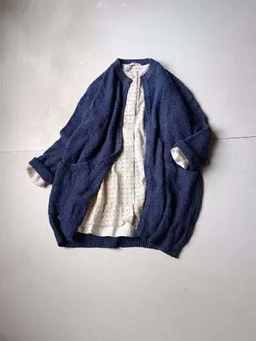 아두이트리스테스 네이비 코튼 코몬 무늬 블라우스