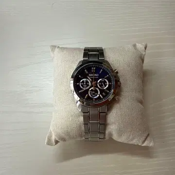 세이코 셀렉션 쿼츠 크로노그래프 (가로 삼중 눈) SBTR011