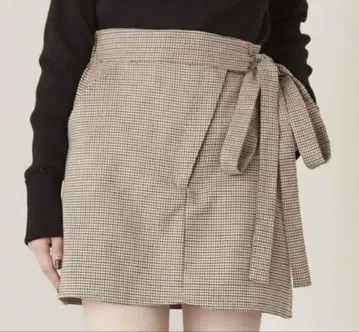 체크 무늬 랩스커트
