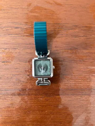 와치필드 다얀 아코디언 주름 손목시계