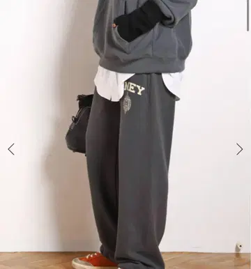 아메리카나 Americana 맨투맨 미사용 새상품 완판템