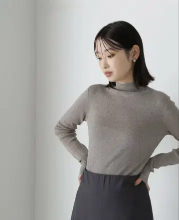 라메 터틀넥 리브 니트