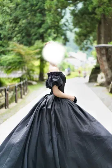 블랙 오프숄더 새틴 컬러 드레스