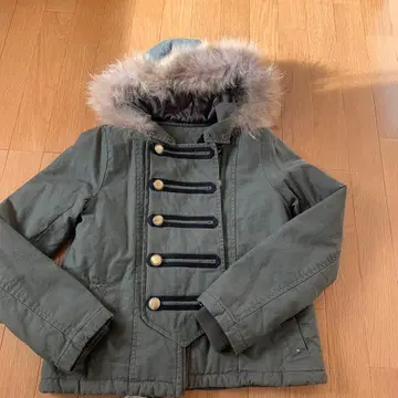 퍼 포함 올리브 그린 모즈 코트