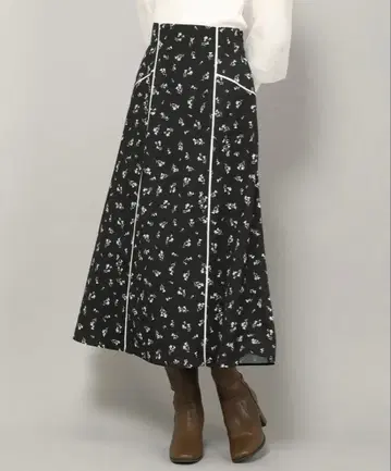 미슈마슈 미니 꽃무늬 트리밍 스커트