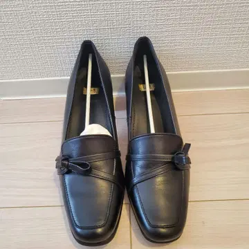 잉그 로퍼 스타일 가죽 펌프스 중간 힐