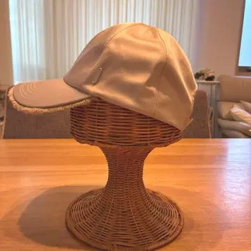 뷰란스 베이지 새틴 퍼 트리밍 캡 모자