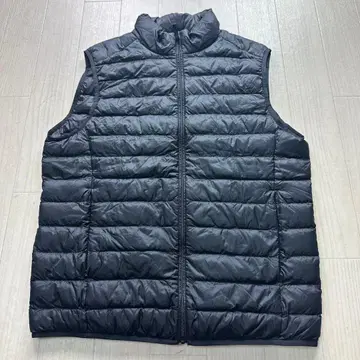 유니클로 울트라 라이트 다운 베스트 M 블랙