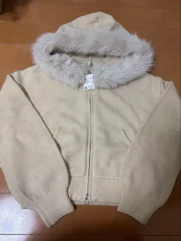 INGNI(잉그) 에코 퍼 후드 니트 M 베이지 택 포함