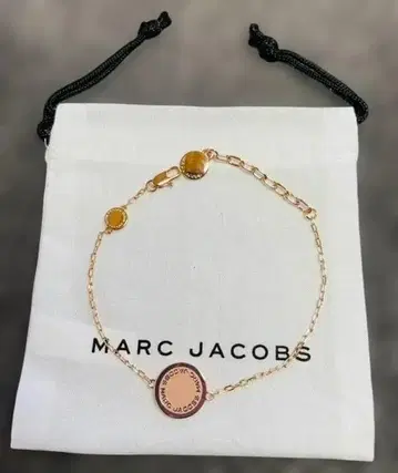 새상품 미사용 마크제이콥스 로고 디스크 에나멜 뱅글 팔찌