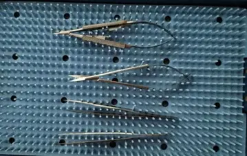 마이크로 서저리 수술 기구 (마이크로 바늘 집게와 가위, 정밀 핀셋 등)