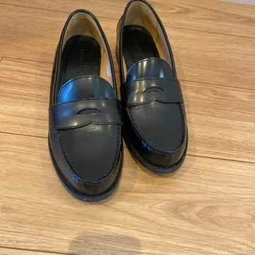 블랙 가죽 로퍼