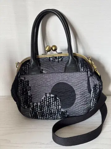 새상품급 센소유니코 핸드백