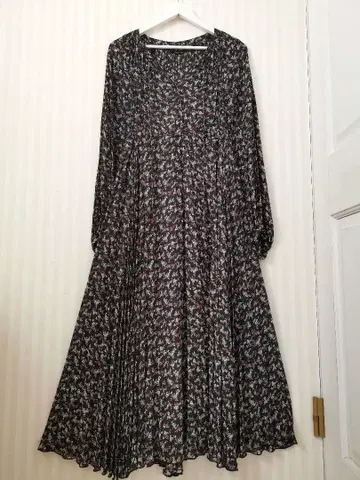 코코딜 블랙 베이스 꽃무늬 긴팔 롱 원피스 사이즈 1