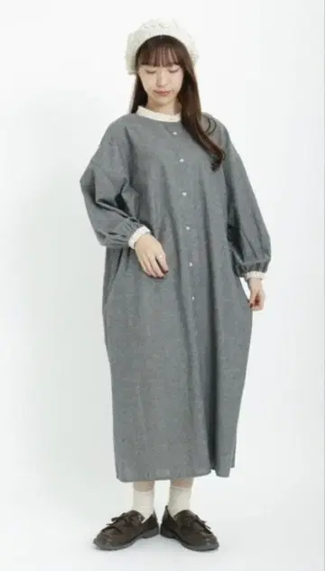 사만사 모스모스 옷깃 배색 스탠드 카라 원피스