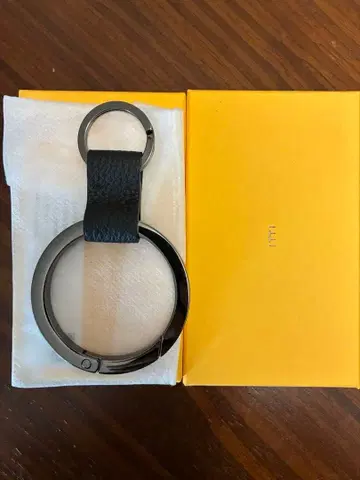 새상품 ITTI CRISTY RING RING 키링 카라비너 한정판