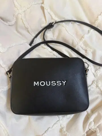 MOUSSY 블랙 숄더백