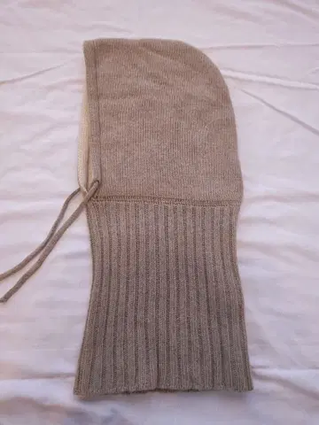 [ 거의 미사용 ] 베이지 후드 부착 넥워머 발라클라바 이탈리아제