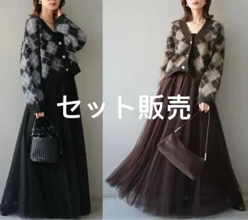 플레어 스커트와 체크 무늬 가디건 세트