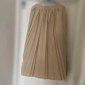 HUG.U 베이지 플리츠 스커트