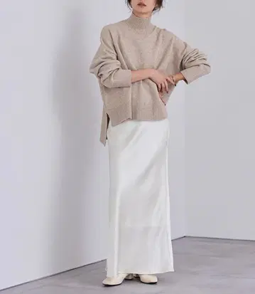 유어스 하이넥 니트 베이지