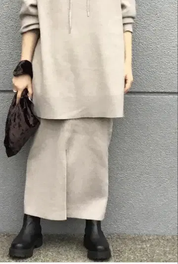 ADAM ET ROPE 롱 내로우 파이핑 니트 스커트