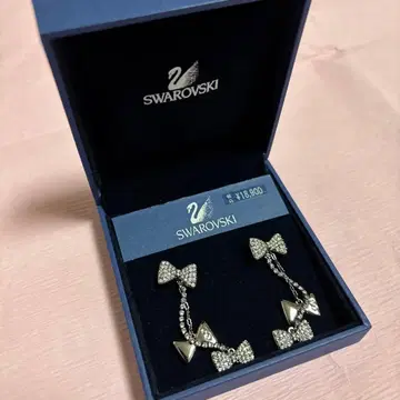 미사용 새상품 박스형 Swarovski 리본형 귀걸이