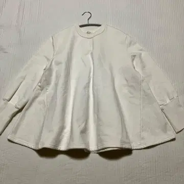 eLLa selectshop 플레어 실루엣 트레이닝복