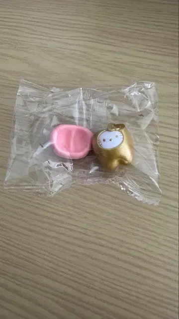 산리오 캐릭터즈 모두 함께 되자! -치아- 헬로키티 골드