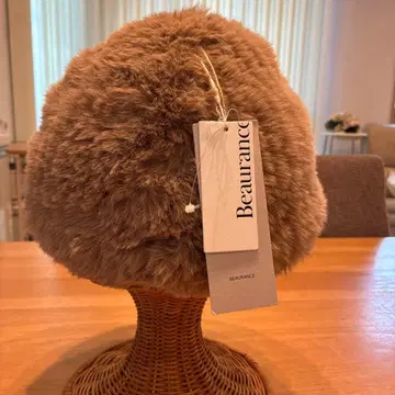 뷰란스 베이지 인조 모피 모자
