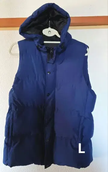 남성용 네이비 다운 베스트 후드 부착