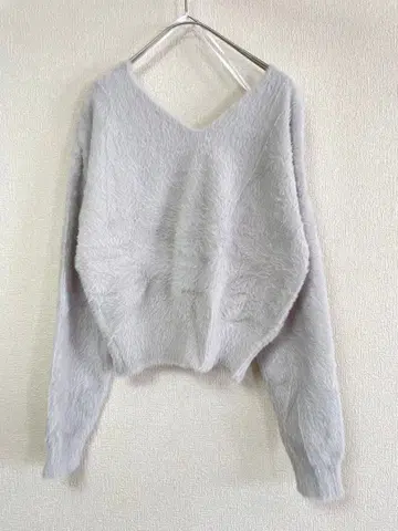 미니 샤기 목걸이 부착 니트 V넥 긴팔 그레이