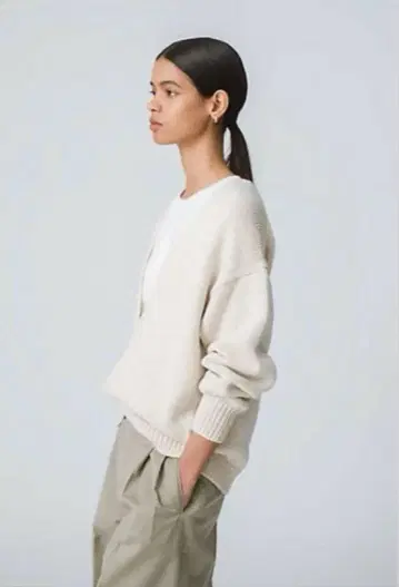 새상품급 ebure 로우 게이지 V넥 풀오버