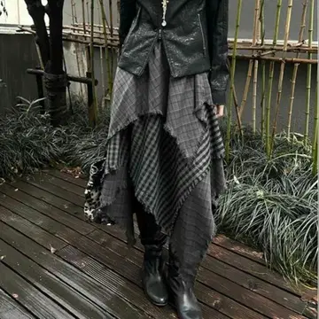 비대칭 플레어 스커트 그레이 계열